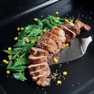 Porc aux petits légumes et sésame