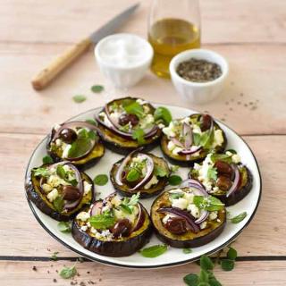 Canapés d'aubergines à la feta et aux herbes