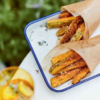 Frites de courgettes panées au parmesan