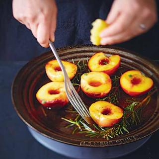 Plancha de nectarines au romarin et mascarpone Plancha de nectarines au romarin et mascarpone