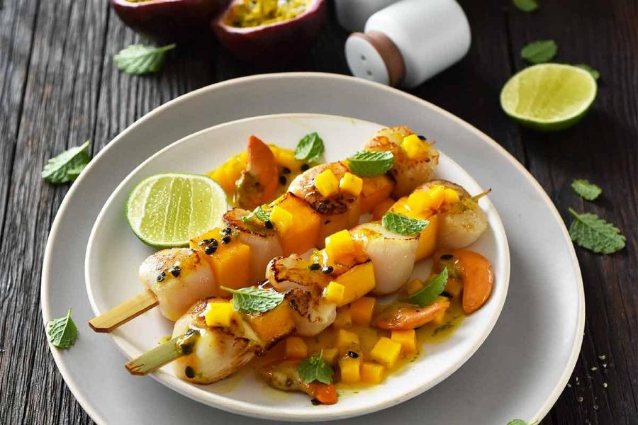 Brochettes de Saint-Jacques et mangue passion